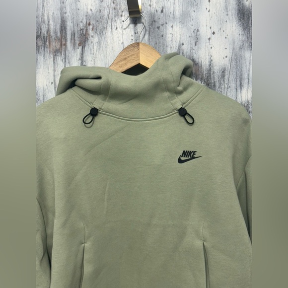 Nike Women's Sportswear Tech Fleece Oversized Hoodie FV6322-370 Size M - NWT - Picture 6 of 9